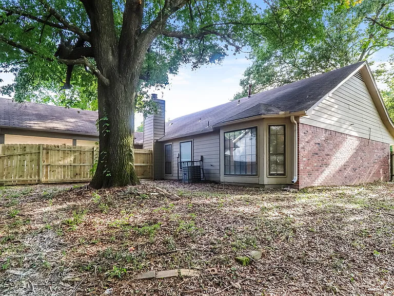 6708 Henredon Dr — Photo 15