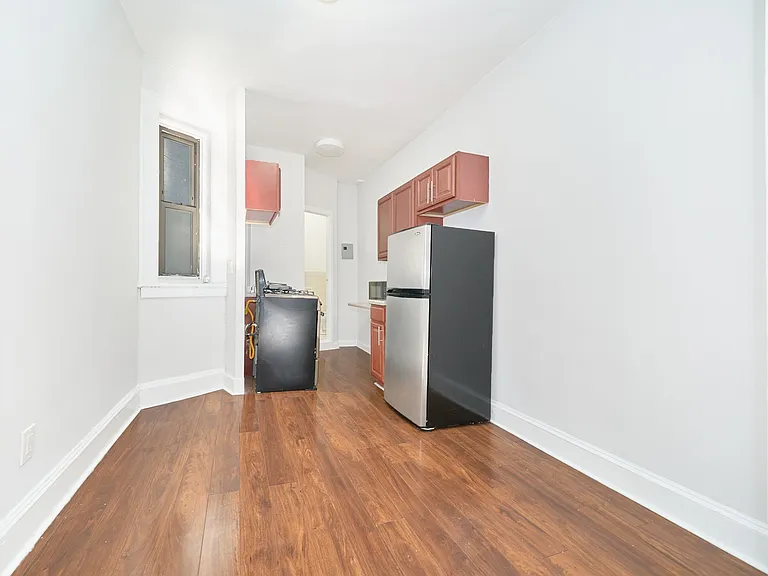 529 E 81st St #2D — Photo 3