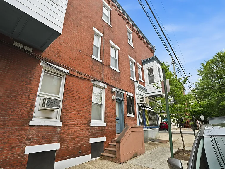 2441 Brown St #2F — Photo 2