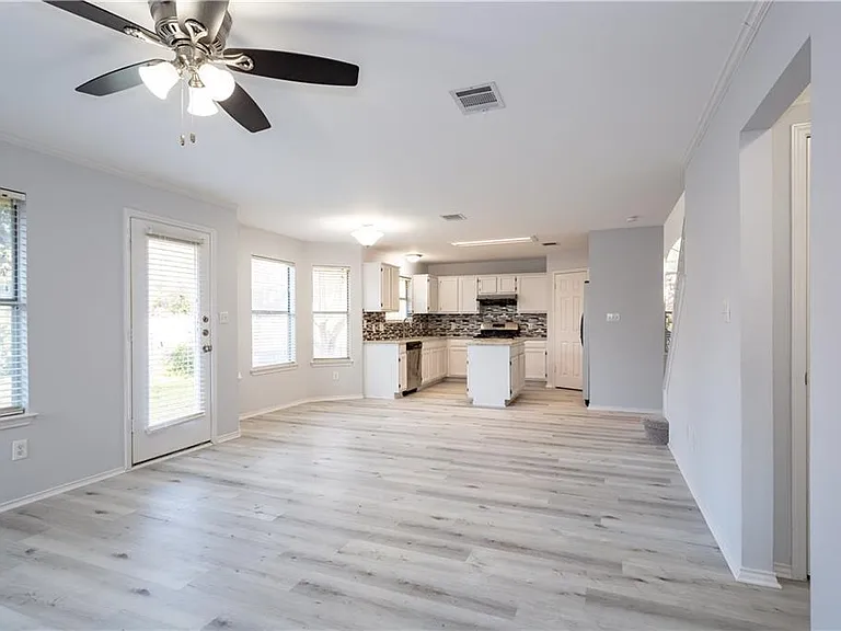 2917 Bernardino Cv — Photo 3