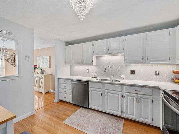 4th image of 2306 Pinewood Dr