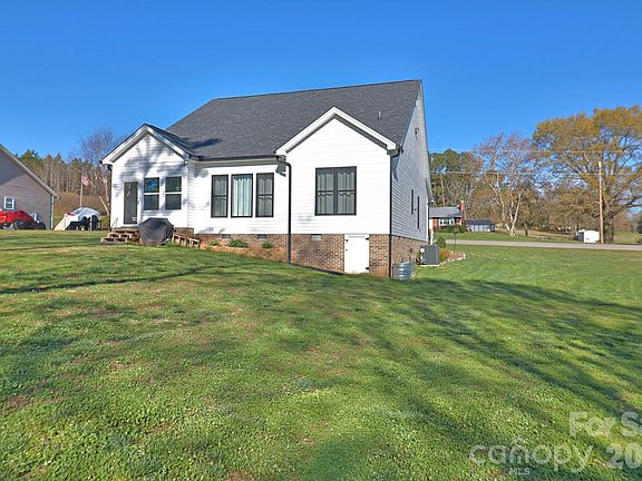 3rd image of 526 Borders Rd