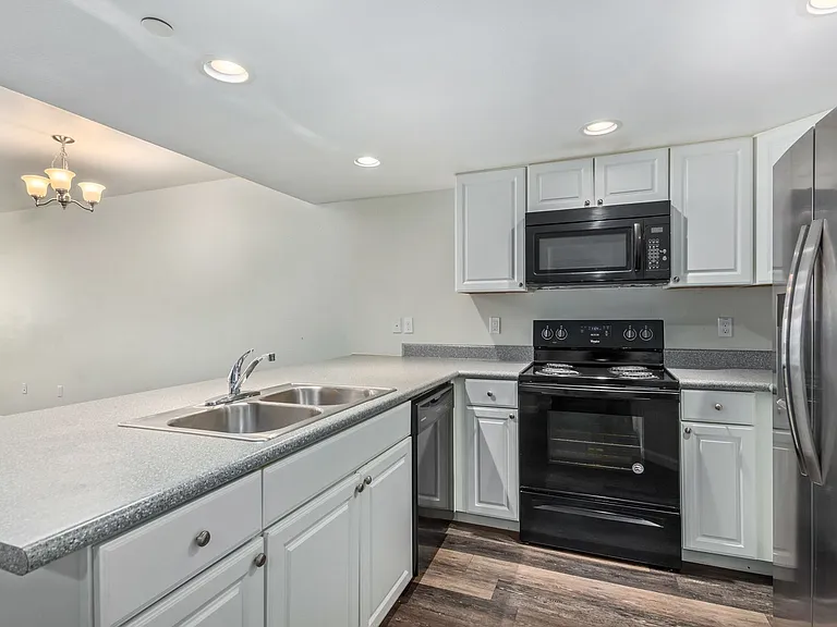 5112 N 17th Ave — Photo 4