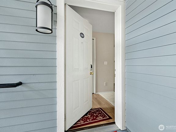 3rd image of 250 NW Dogwood Street #C201