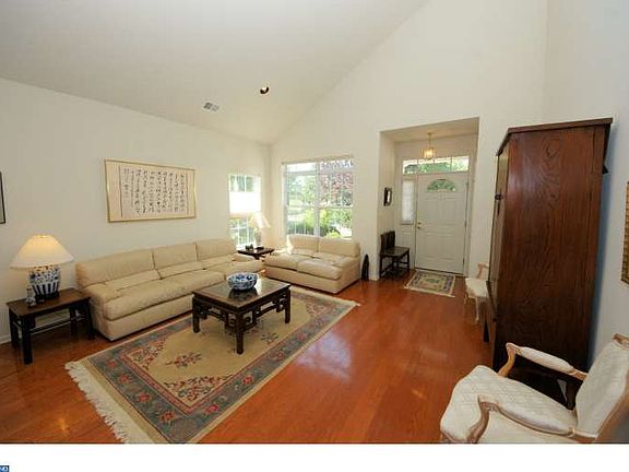 4th image of 204 Sunflower Ln