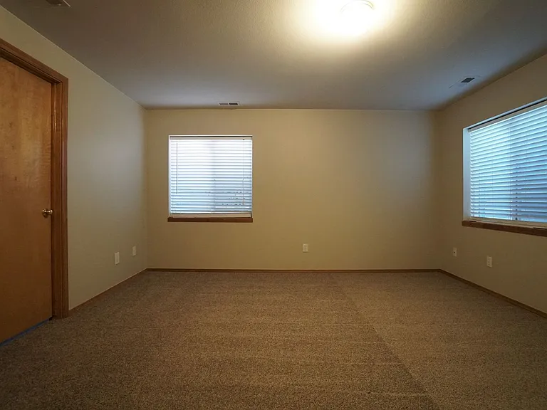 1072 Scarlet Oak Dr — Photo 23