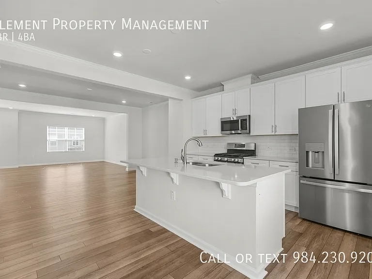 1009 Belloak Way #1 — Photo 10