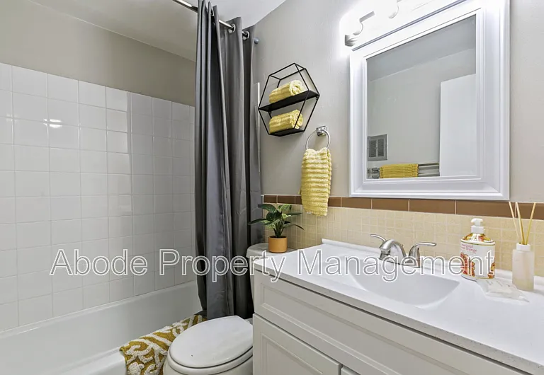 456 W 10th St — Photo 7