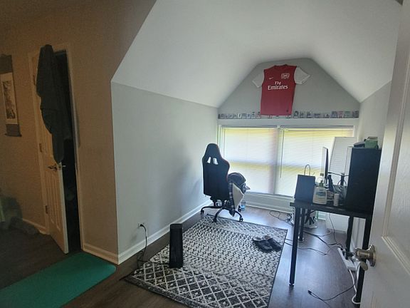 4th image of 633 W Arlington Pl #3