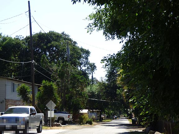 4th image of 987 E Willow Ave