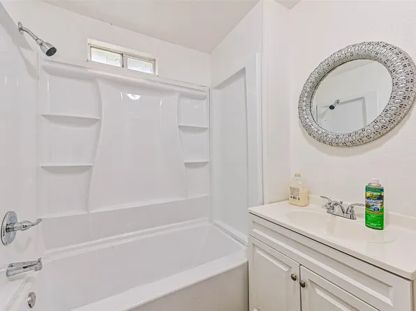 3822 Wipprecht St, Houston, TX 77026