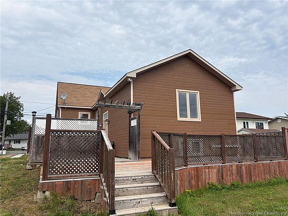 5th image of 261 Marie St