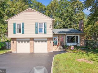 7610 Woodstown Dr, Springfield, VA 22153