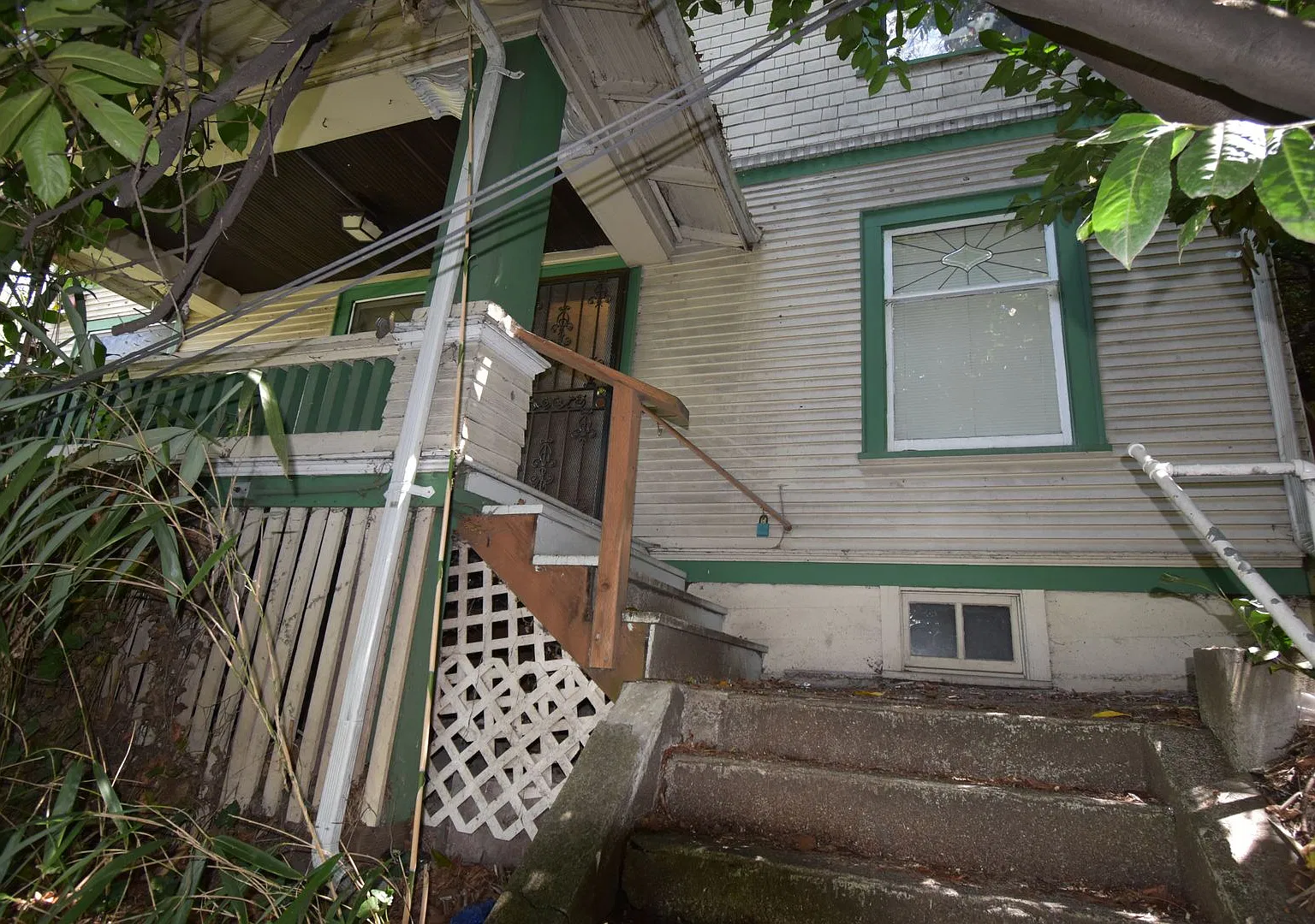 1338 Lakeview Triplex — Photo 2