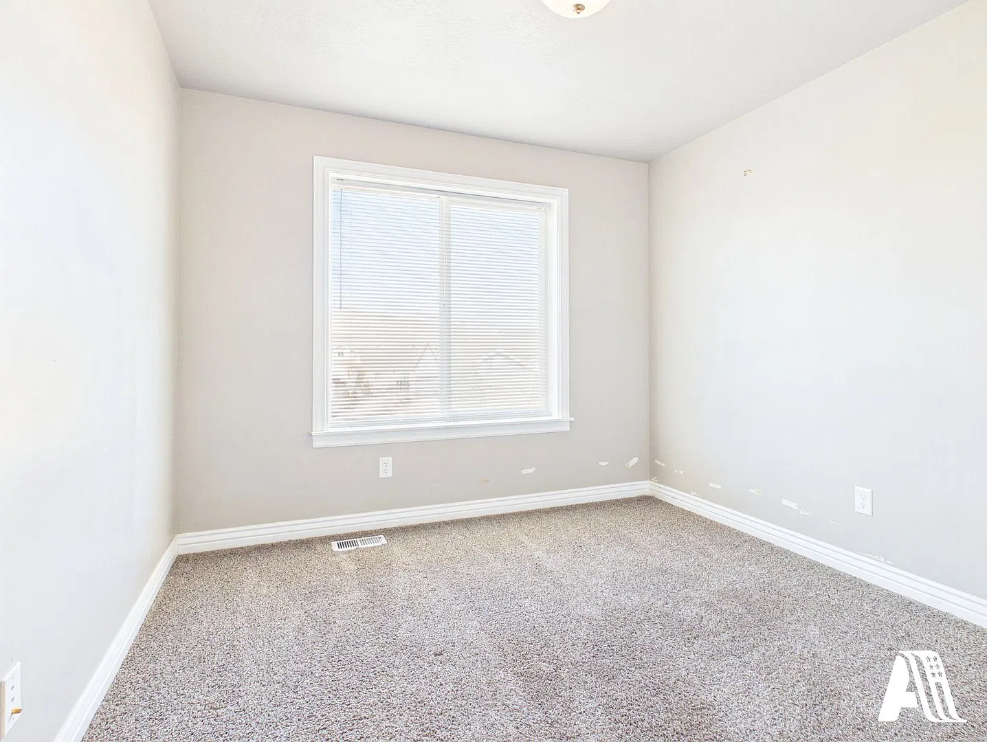 4 Bedroom 3 Bathroom House in Santaquin! — Photo 3