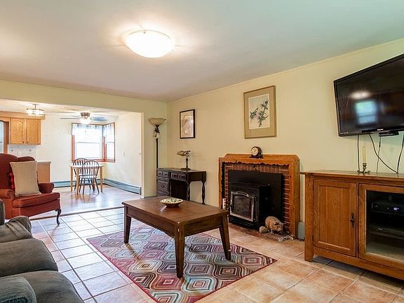 5th image of 16 Zephyr Ln