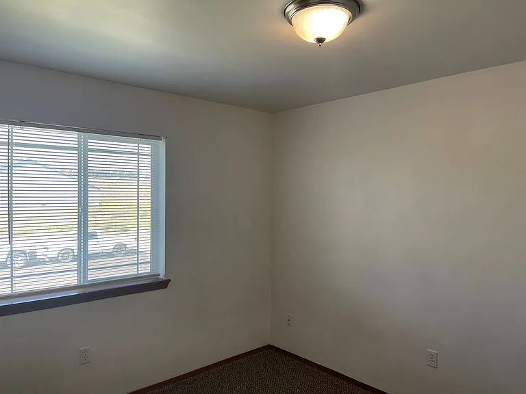 1013 N Pierce Dr — Photo 8