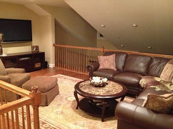 Loft - Hardwood Floors, V