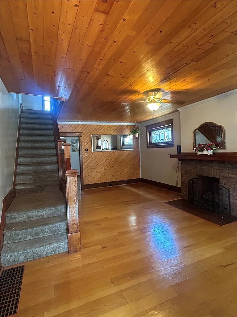 3 bed, 1.5 bath, 1630 sqft, $2,200 — Photo 2