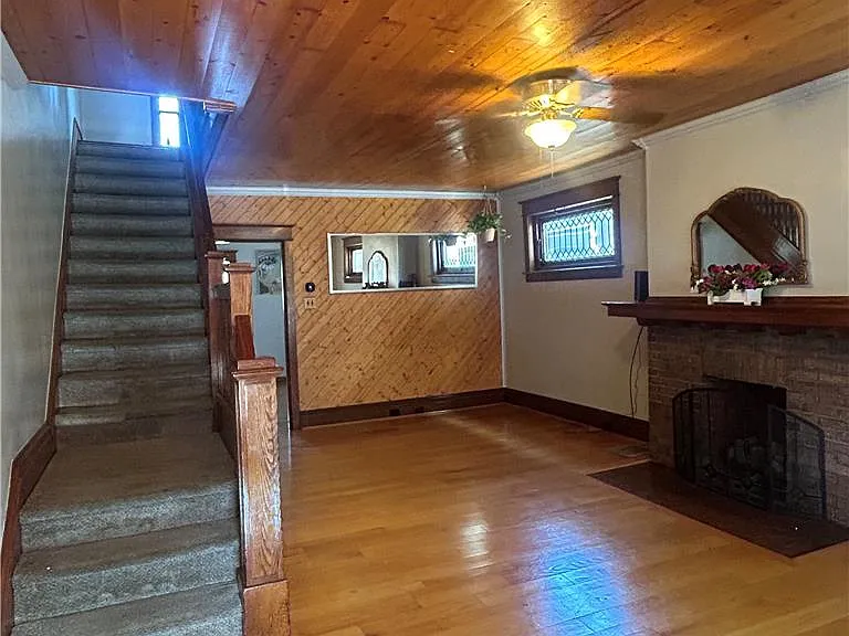 1119 Maple St — Photo 2