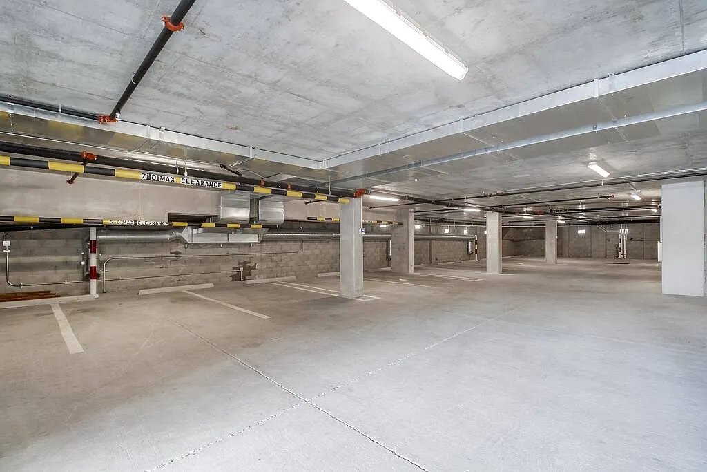 2 bed, 2.5 bath, 1400 sqft, $5,000 — Photo 4