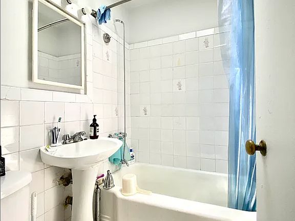 4th image of 142 W 70th St APT 4F