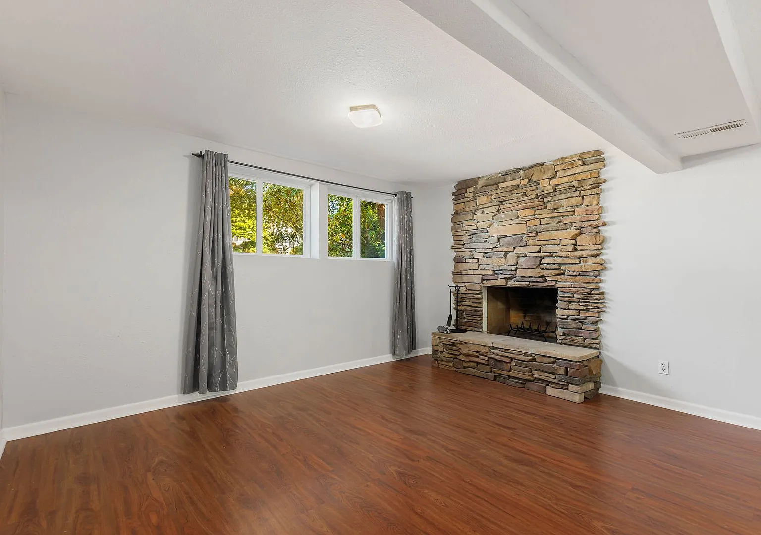 Beautiful 4 Bedroom Home on Quiet Cul-de-Sac Ideal for Multi-Generational Living! — Photo 2