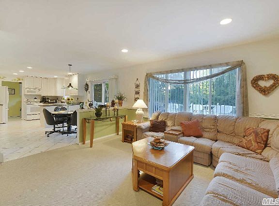4th image of 21 Glenwood Ave