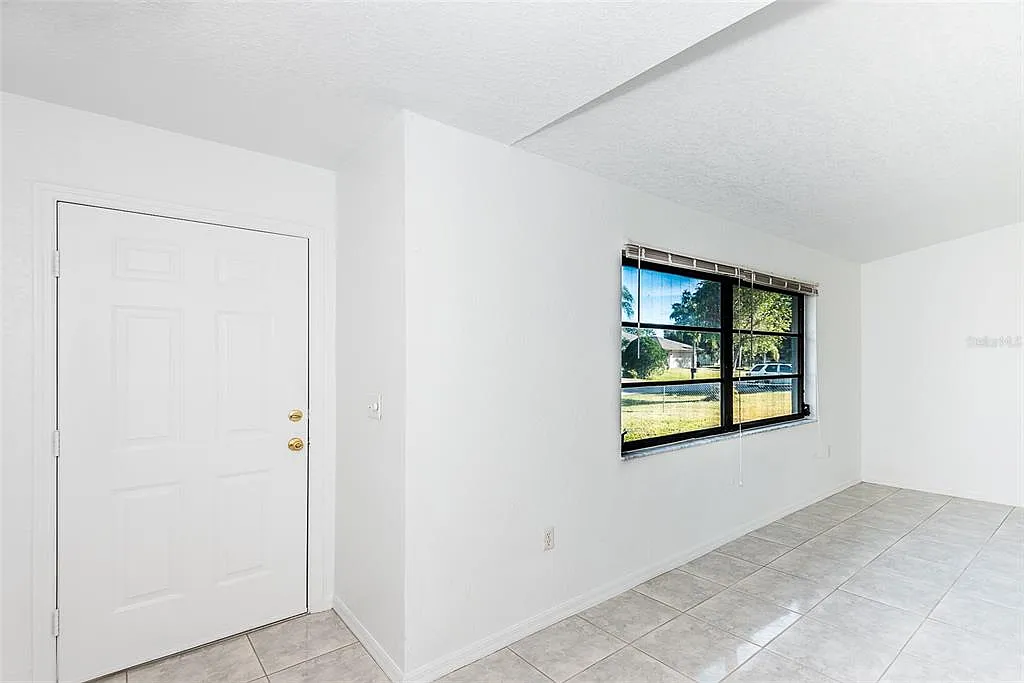 3 bed, 2.0 bath, 1695 sqft, $1,850 — Photo 4