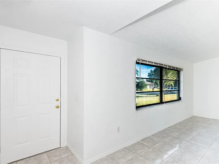 838 Jarvis St — Photo 4