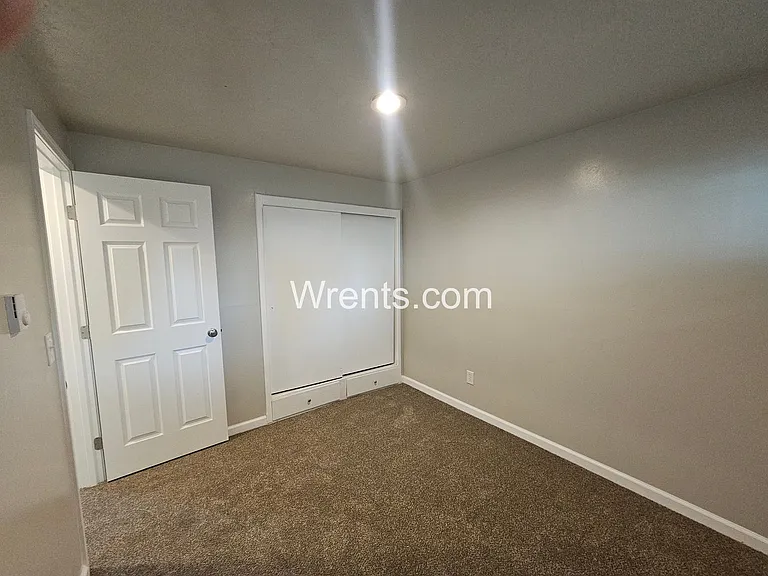 306-310 N 11th St — Photo 23