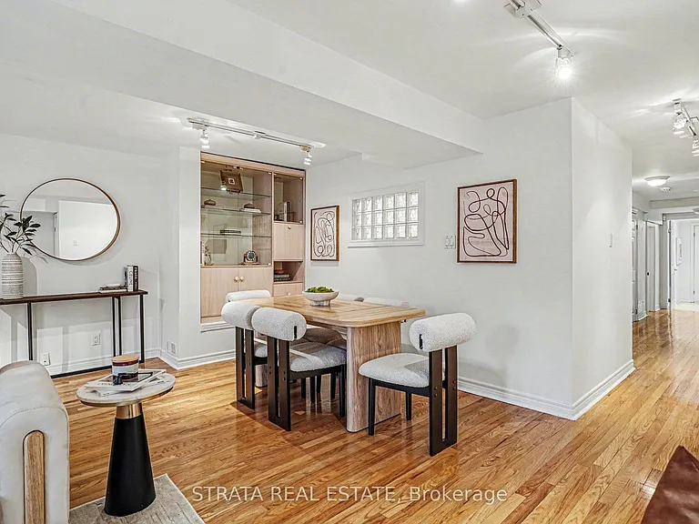 423 Manor Rd E — Photo 29