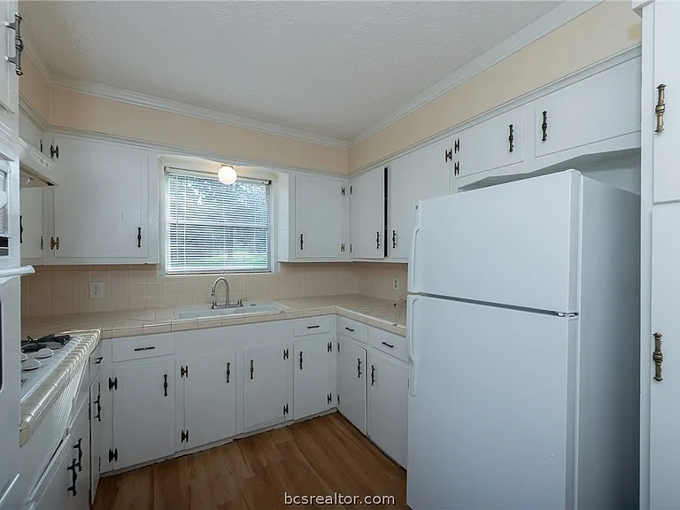 2317 Carter Creek Pkwy — Photo 10