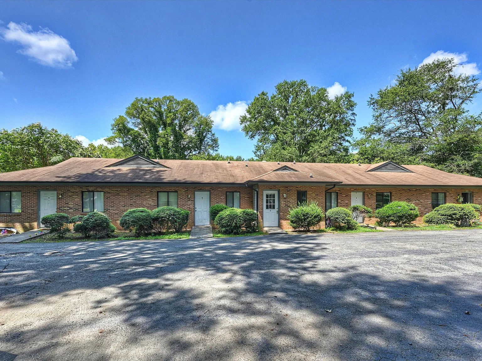 2 bed, 800 sqft, $1,200 — Photo 1