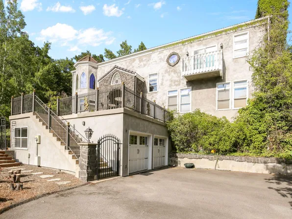 520 Glenview Dr, Ashland, OR 97520