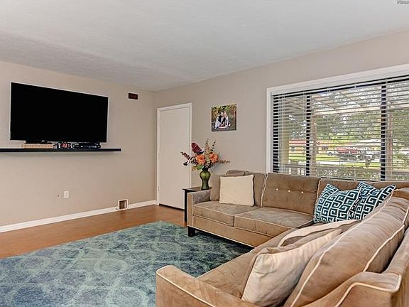 4th image of 5028 Silk Oak Dr