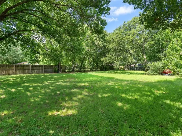 1311 S Clements St, Gainesville, TX 76240
