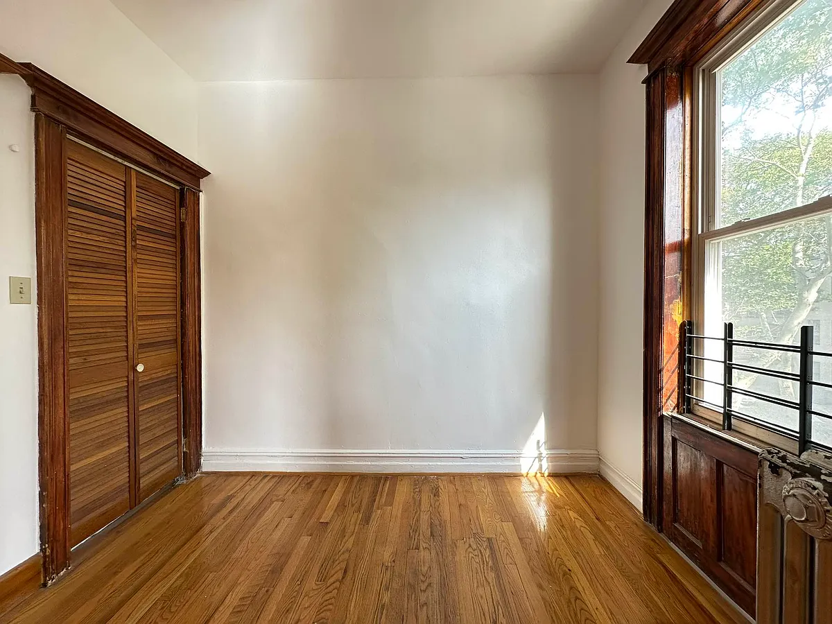Building Photo - 456 Irving Ave #2