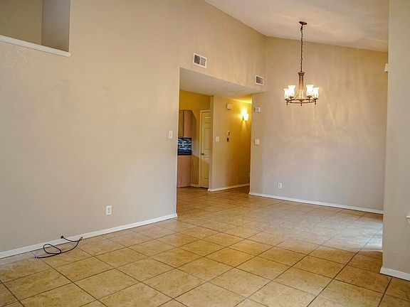 4th image of 1653 Saint James Pl