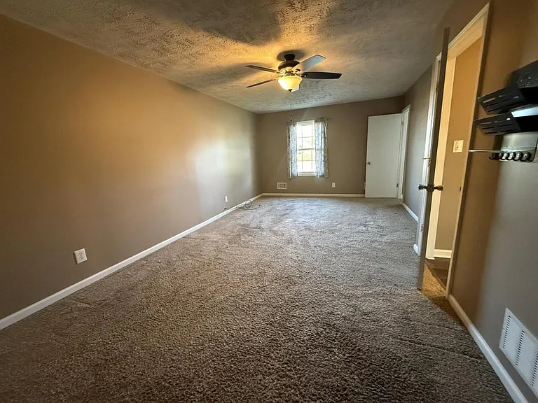 1402 N Miles St — Photo 8