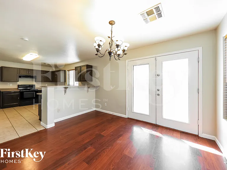 12807 W Voltaire Ave — Photo 5