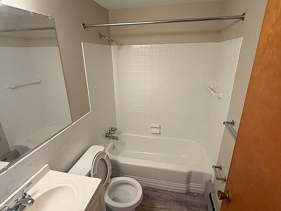 4th image of 568 S Transit St #4