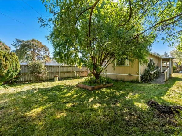 772 Eucalyptus Rd, McKinleyville, CA 95519