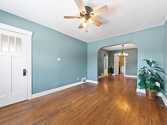 3rd image of 4017 Euclid Ave
