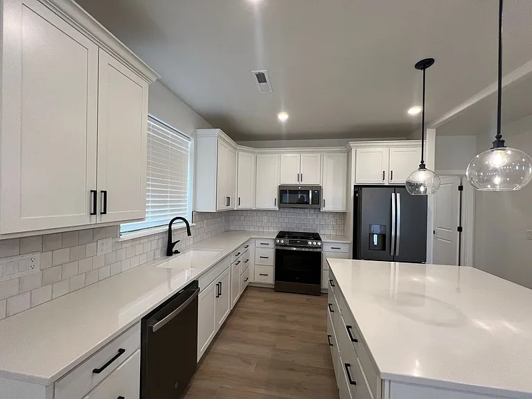 702 W Cedar Hill Dr — Photo 4