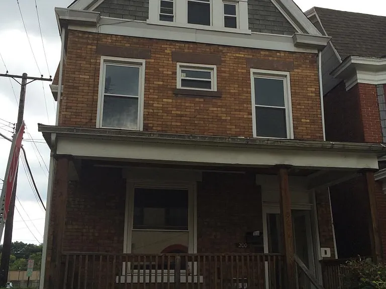 200 Center St — Photo 2
