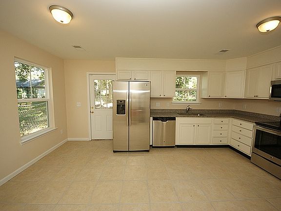 5th image of 4421 Lambert St