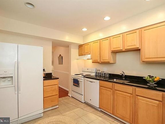 2nd image of 1928 Mariner Ln