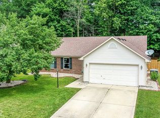 6448 Angel Falls Dr, Noblesville, IN 46062