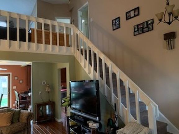 4th image of 386 White Oak Ln